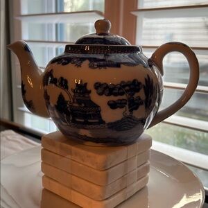 Vintage Blue and White Chinese Blue Willow Porcelain Teapot